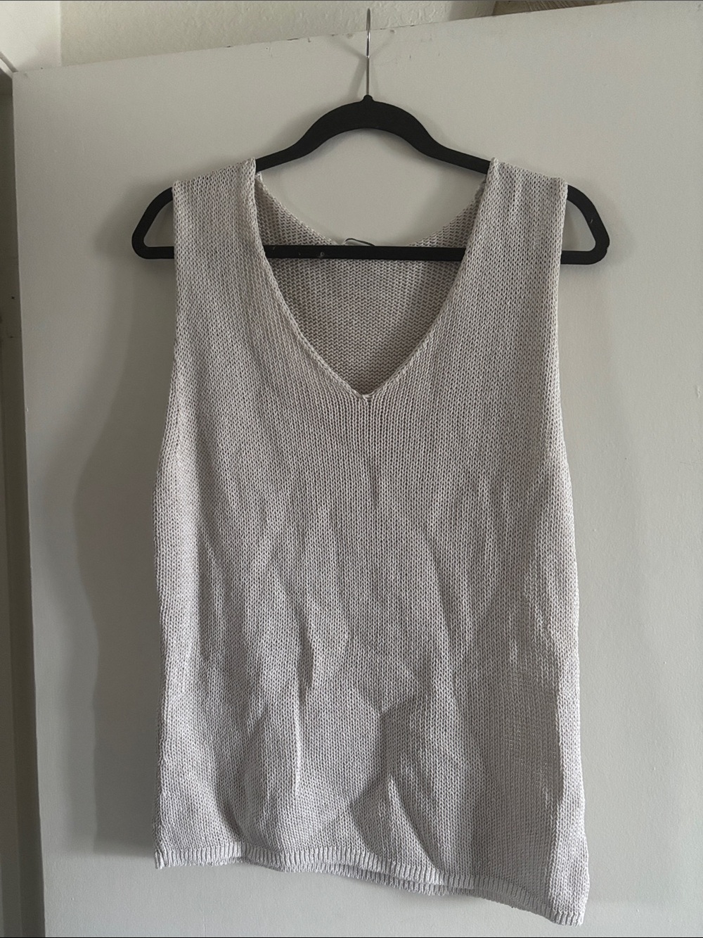 Sleeveless V-Neck Knit Top in Light Gray